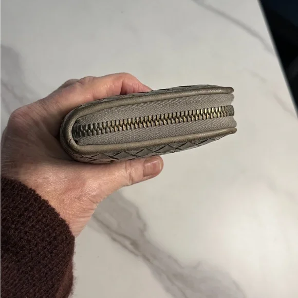 Bottega Veneta Checkered Leather Wallet - Picture 8 of 12